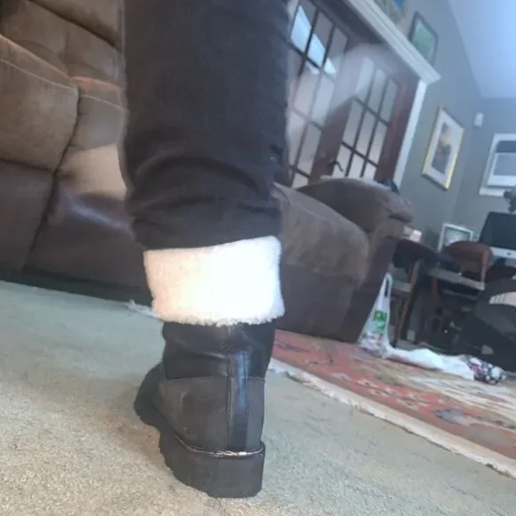 J.Crew Black Gwen Lug Sole Faux
Fur Front- Zip Boots size 9 - Picture 6 of 8